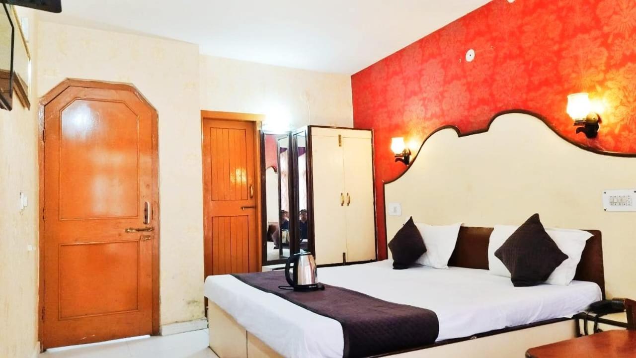 Hotel Gilbert Mountain View Manali  Bagian luar foto
